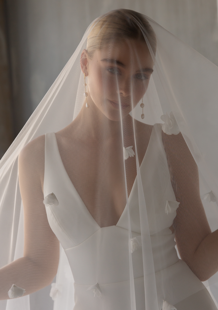 
                  
                    Load image into Gallery viewer, Bridal veil
                  
                