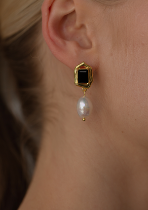 
                  
                    Load image into Gallery viewer, CELESTE BLACK EARRINGS GOLD
                  
                