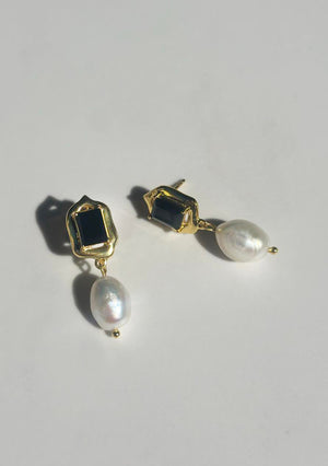 
                  
                    Load image into Gallery viewer, CELESTE BLACK EARRINGS GOLD
                  
                