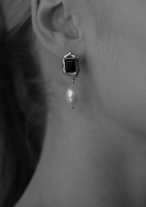 
                  
                    Load image into Gallery viewer, CELESTE BLACK EARRINGS SILVER
                  
                