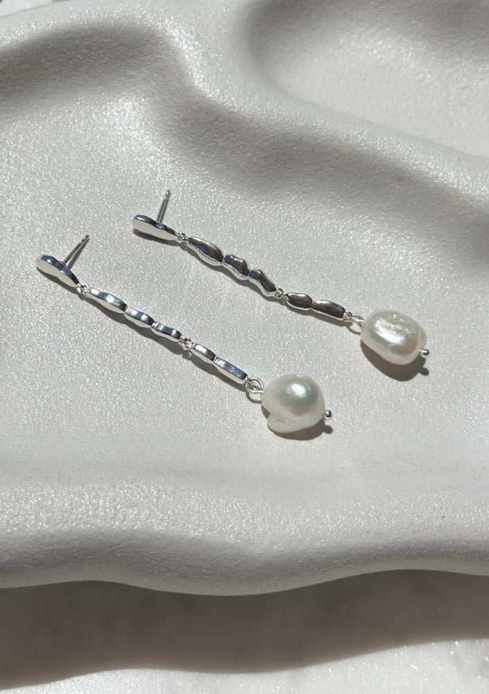 
                  
                    Load image into Gallery viewer, CORAL PEARL EARRINGS SILVER
                  
                