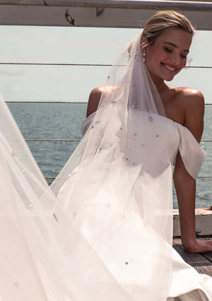 
                  
                    Load image into Gallery viewer, CRYSTAL IVORY WEDDING VEIL
                  
                