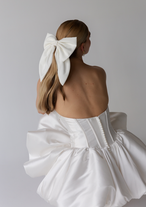 
                  
                    Load image into Gallery viewer, EMMA IVORY CREPE BOW
                  
                