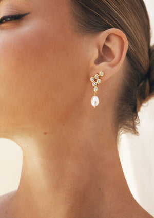
                  
                    Load image into Gallery viewer, ELENA CRYSTAL AND PEARL EARRINGS 18K GOLD
                  
                