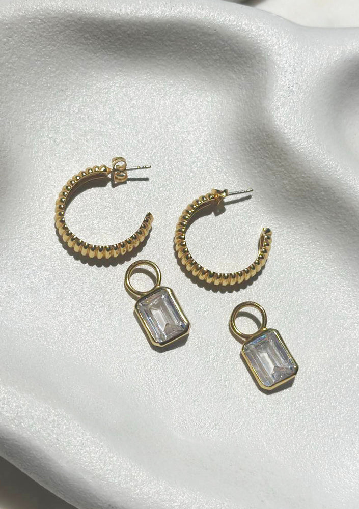 
                  
                    Load image into Gallery viewer, DAWN EARRINGS 18K GOLD
                  
                