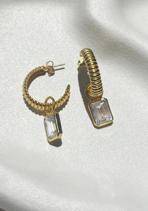 
                  
                    Load image into Gallery viewer, DAWN EARRINGS 18K GOLD
                  
                