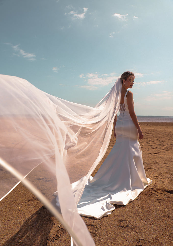 
                  
                    Load image into Gallery viewer, JAMES IVORY TRIM WEDDING VEIL
                  
                