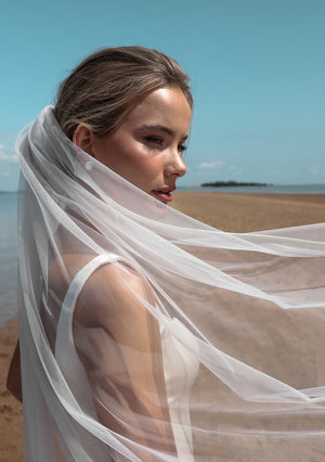 
                  
                    Load image into Gallery viewer, JAMES IVORY TRIM WEDDING VEIL
                  
                