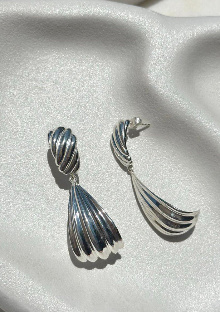 
                  
                    Load image into Gallery viewer, MARINA EARRINGS SILVER
                  
                