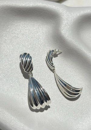 
                  
                    Load image into Gallery viewer, MARINA EARRINGS SILVER
                  
                