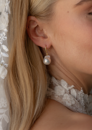 
                  
                    Load image into Gallery viewer, MIA BRIDAL EARRINGS 18K GOLD
                  
                