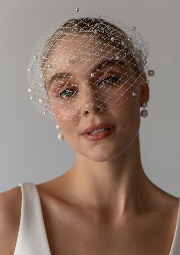 
                  
                    Load image into Gallery viewer, HARLOW PEARL BIRDCAGE VEIL
                  
                