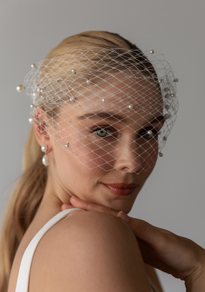 
                  
                    Load image into Gallery viewer, HARLOW PEARL BIRDCAGE VEIL
                  
                