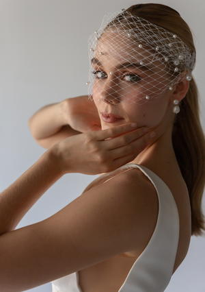 
                  
                    Load image into Gallery viewer, HARLOW PEARL BIRDCAGE VEIL
                  
                