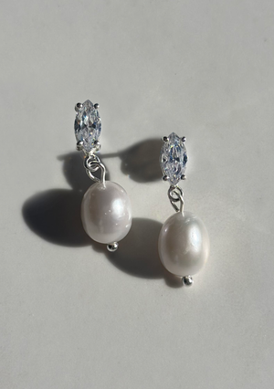 
                  
                    Load image into Gallery viewer, Crystal silver bridal earrings 
                  
                