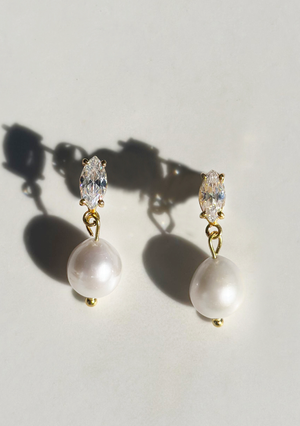 
                  
                    Load image into Gallery viewer, Crystal and pearl bridal earrings 
                  
                