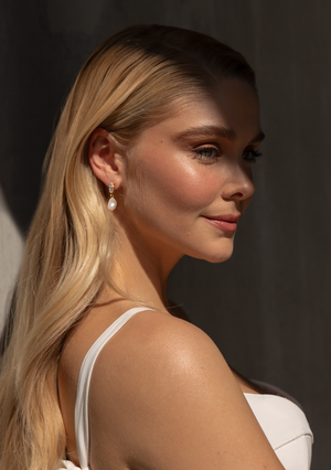 
                  
                    Load image into Gallery viewer, PRE-ORDER SKYLAR MINI EARRINGS 18K GOLD
                  
                