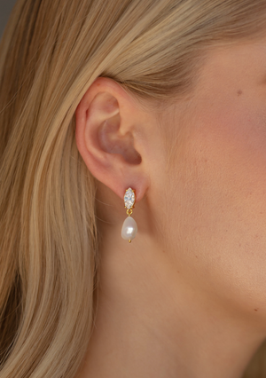 
                  
                    Load image into Gallery viewer, PRE-ORDER SKYLAR MINI EARRINGS 18K GOLD
                  
                