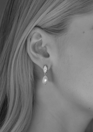 
                  
                    Load image into Gallery viewer, Crystal silver bridal earrings 
                  
                