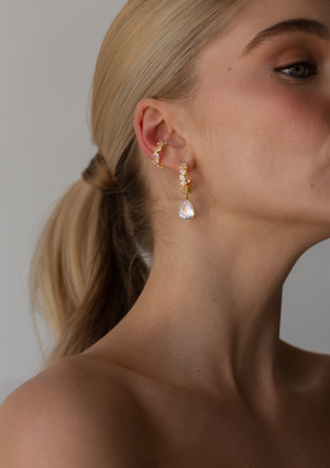 
                  
                    Load image into Gallery viewer, STELLA BRIDAL EARRINGS 18K GOLD
                  
                