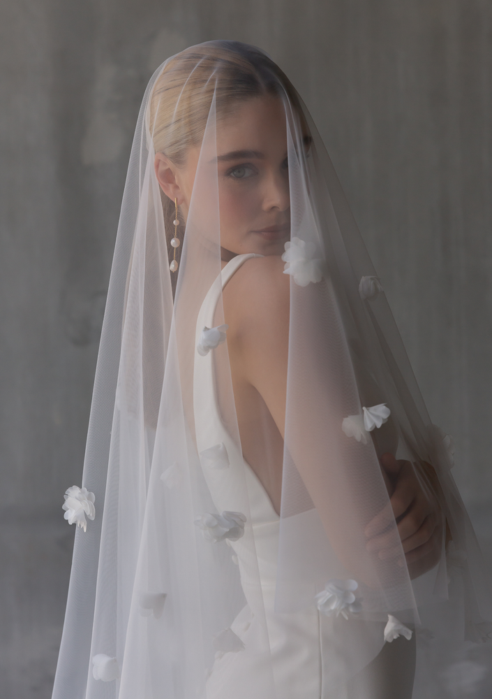 
                  
                    Load image into Gallery viewer, FLORA IVORY FLOWER WEDDING VEIL
                  
                