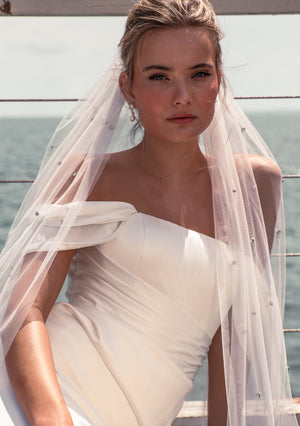 
                  
                    Load image into Gallery viewer, CRYSTAL IVORY WEDDING VEIL
                  
                