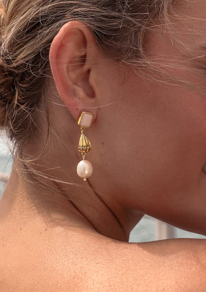 
                  
                    Load image into Gallery viewer, DYLAN EARRINGS 18K GOLD
                  
                