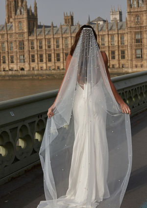 
                  
                    Load image into Gallery viewer, ELEANOR IVORY PEARL WEDDING VEIL
                  
                