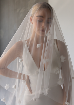 
                  
                    Load image into Gallery viewer, FLORA IVORY FLOWER WEDDING VEIL
                  
                